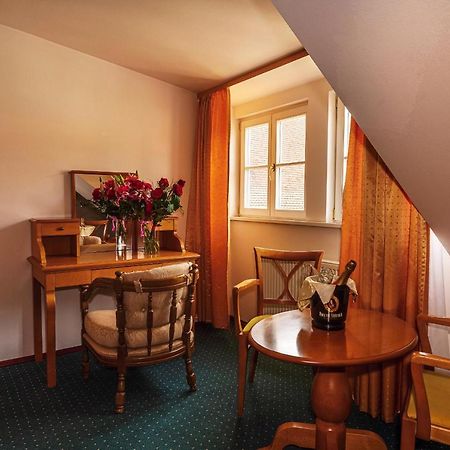 Zamecky Hotel Metternich Velka Hledsebe Экстерьер фото