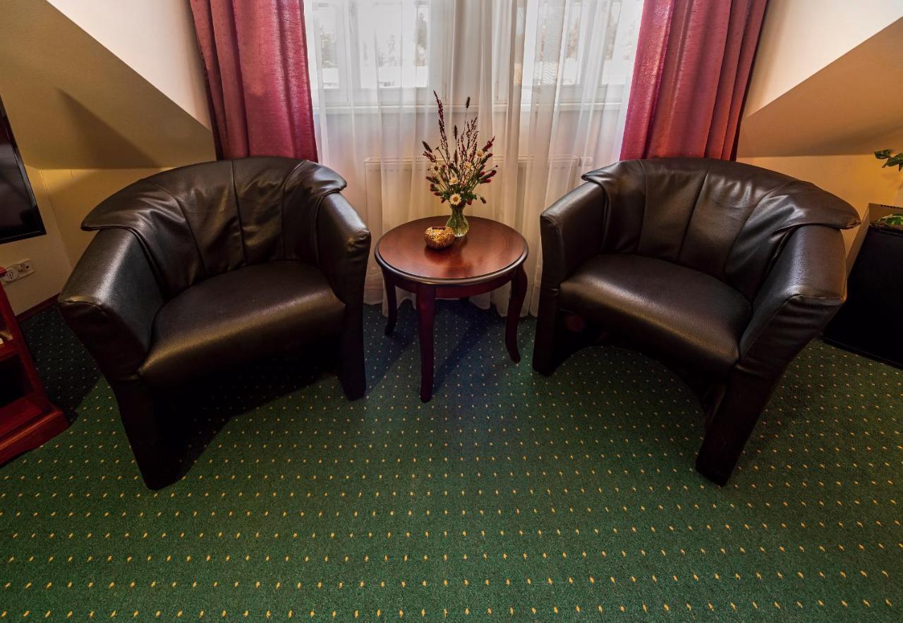 Zamecky Hotel Metternich Velka Hledsebe Экстерьер фото